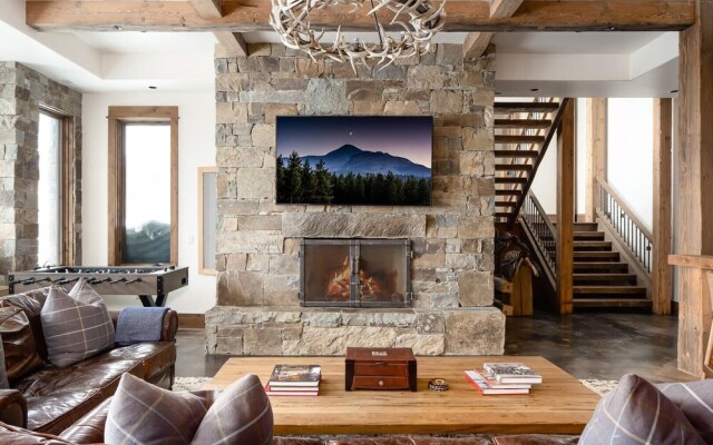 30 Spur Road 6 Bedroom Home by Moonlight Basin Lodging