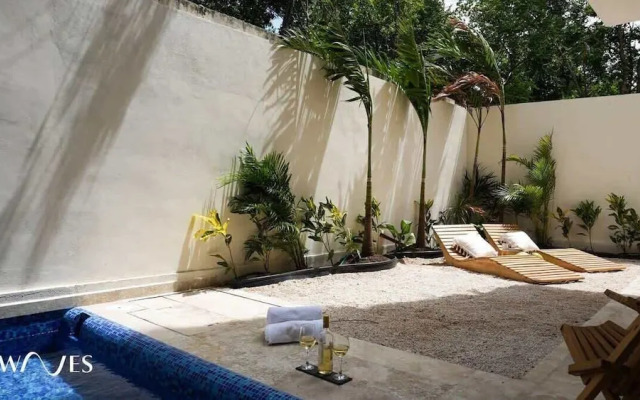 Exclusive Apt. W/private Pool + Surround Speakers