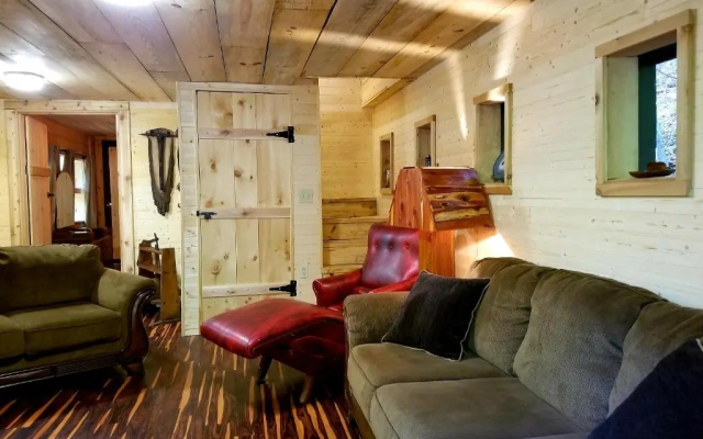 Bear Creek Lodge and Cabins in Helen Ga - Pet Friendly, River on Property, Walking Distance to downtown Helen