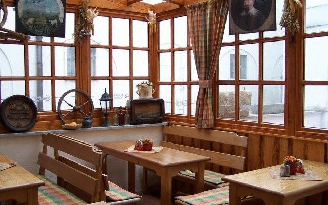 Restaurace A Penzion Pod Radnicí