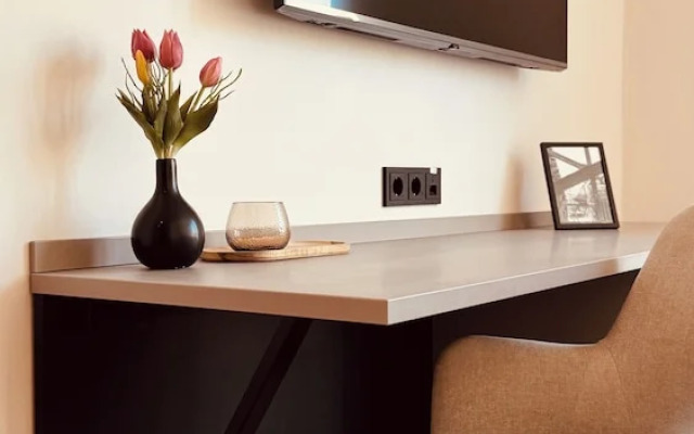 The MYDE Self Check-in Studios