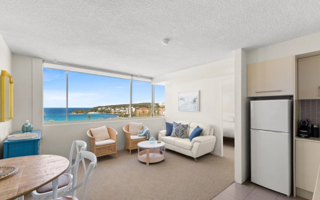 Wake Up to the Ocean: 1-bed With Pool & Views – Guest Rooms – Sydney