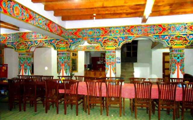 Omasila Hotel