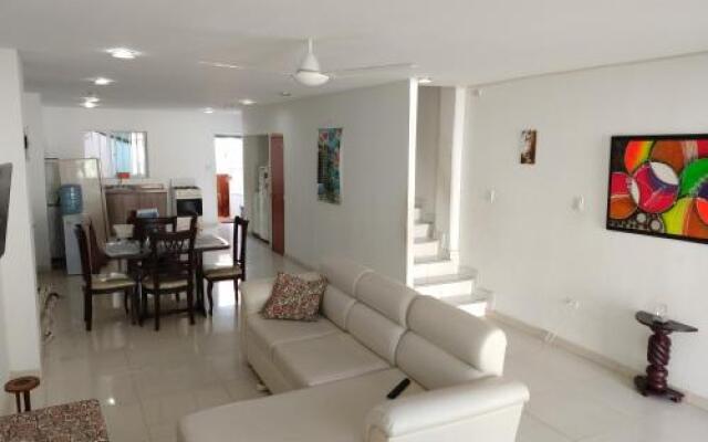 Alcobas a 4 calles de la Playa