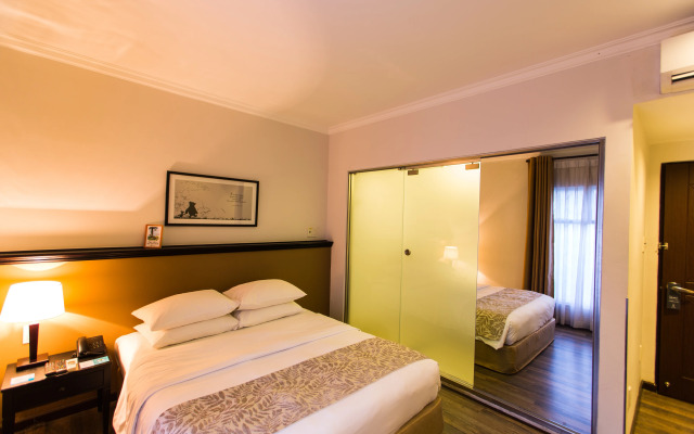 The Alcove Library Hotel