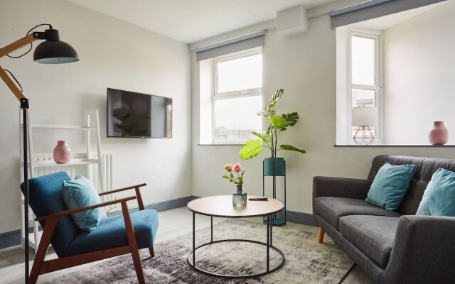 Reading Central Serviced Apartment by Viridian Apartments