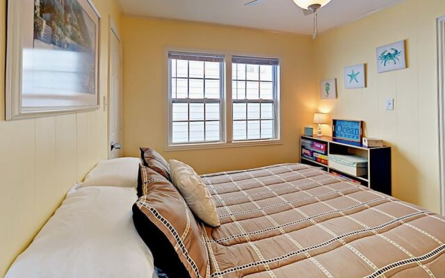 4121 Las Palmas Street Home by RedAwning