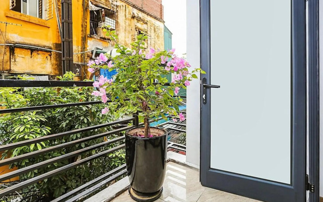 Amazing NYT Home Balcony Cozy Studio