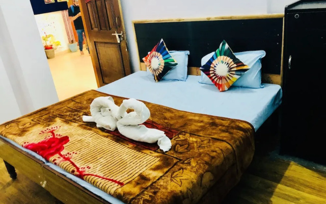 Skyard Hostel Rishikesh (Laxman Jhula)