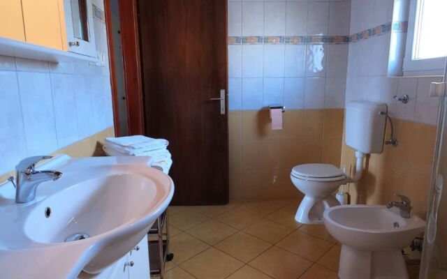 Apartment Ana - 120 m from the beach A1 Sukosan, Zadar riviera