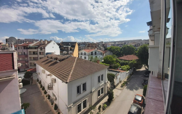 Просторен и добре обзаведен апартамент Oborishte 39 str