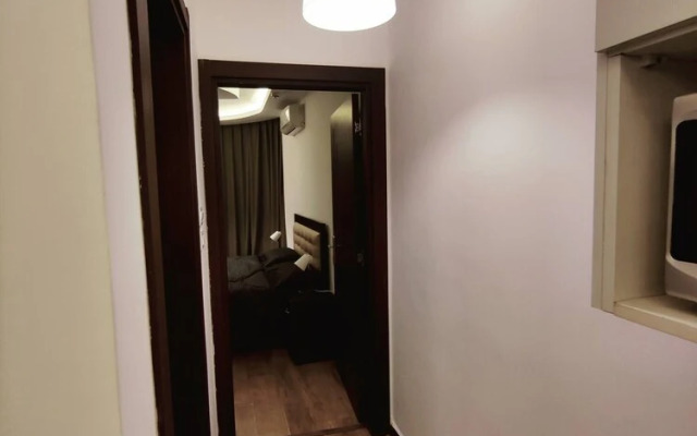 "28 1- Lovely Apartment Close to all Services"