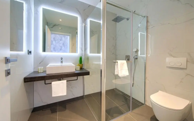 Villa Majestic With Sauna and Beautiful Views