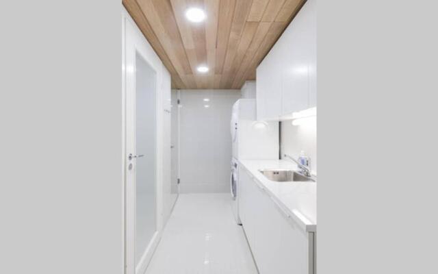 Sleek and Spacious 3 BR Apartment in City Centre