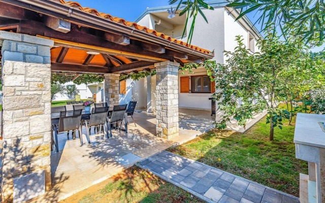 Amazing Home in Medulin With 3 Bedrooms and Wifi