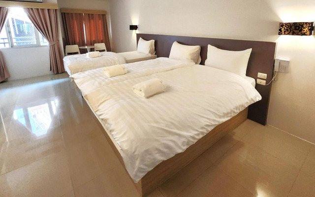 Prom Ratchada Hotel