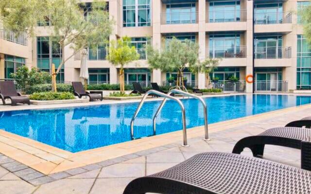 Upgraded Apartment w Stunning Burj Khalifa View