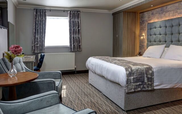 Best Western Plus Pastures Hotel