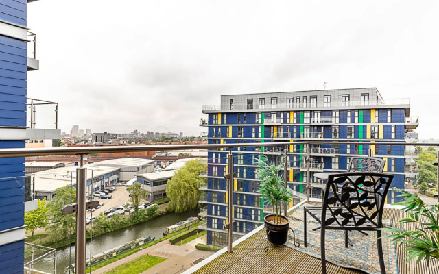 Vibrant London Canal Apartment
