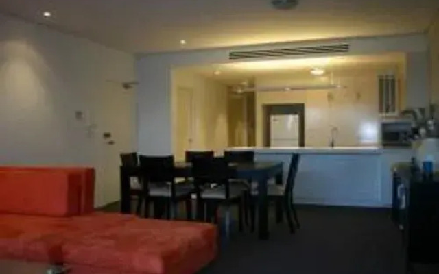 Cote D'Azur, Unit 40/61 Donald Street