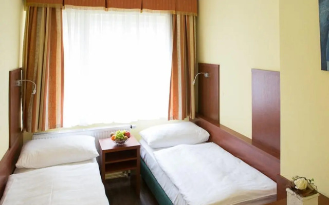 William Sivek Hotels