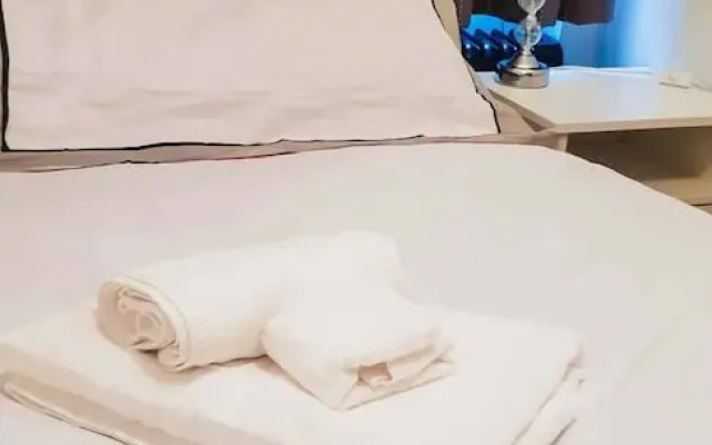 Room in Guest Room - Cosy Double Private Bedroom 2-3