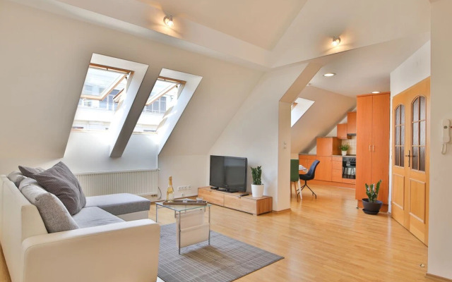 Wenceslas Square Duplex by easyBNB
