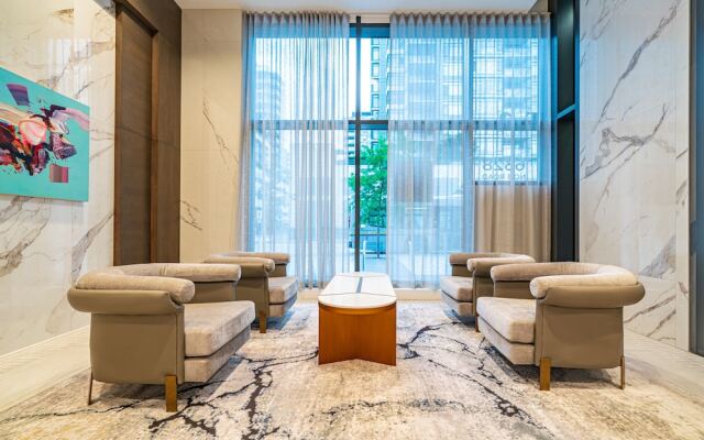 Charming Oasis Close to Airport & Downtown