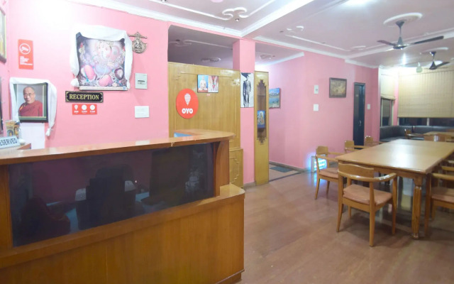 OYO 12079 Hotel Manu Vinod