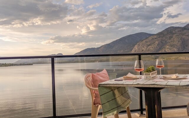 Desert Surfside Waterfront Accommodations