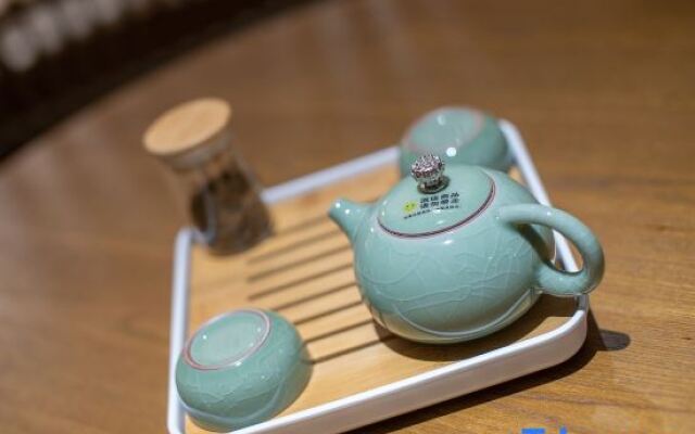 Huayun Hotel (Nantong Jingyang Plaza)