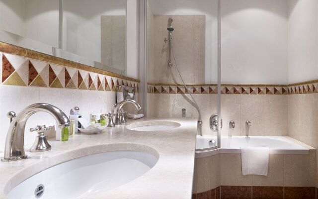 Harisch Hotel Weisses Rossl