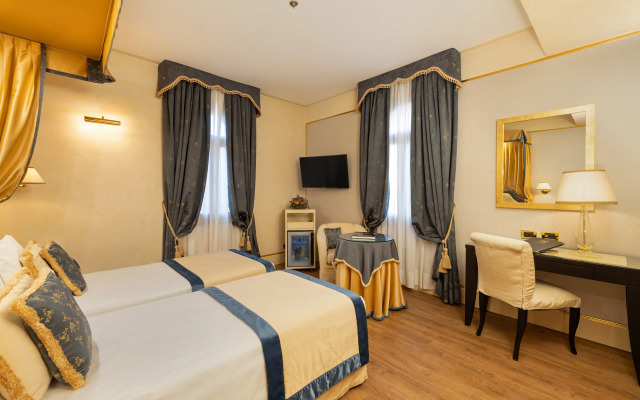 Hotel A LA Commedia