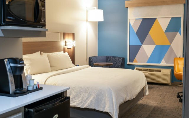 Holiday Inn Express & Suites Dallas Southwest-Cedar Hill by IHG