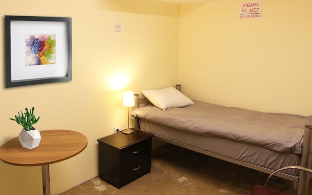 Can Pansiyon Apart - Caters to Men - Hostel