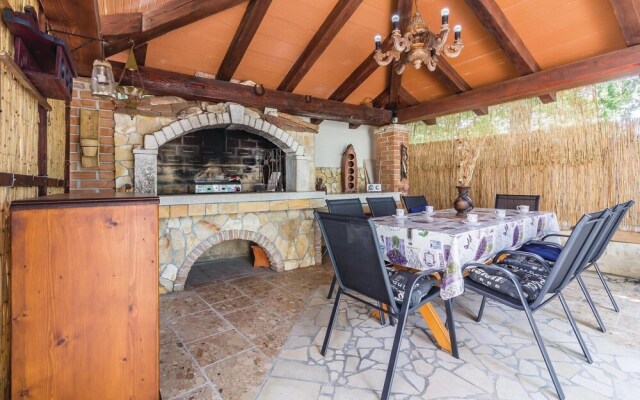 Nice Home in Medulin With Wifi and 2 Bedrooms