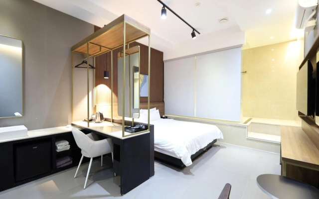 Hotel Almond Busan Station
