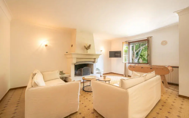 Mas Lou Pitchoun Exceptional Villa Between the Alpilles and Avignon