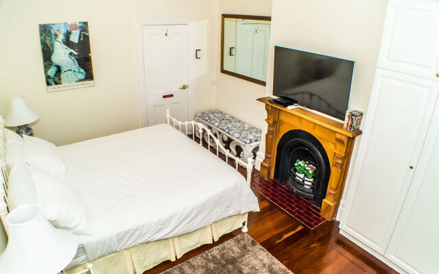 Heritage Cottage Bed And Breakfast