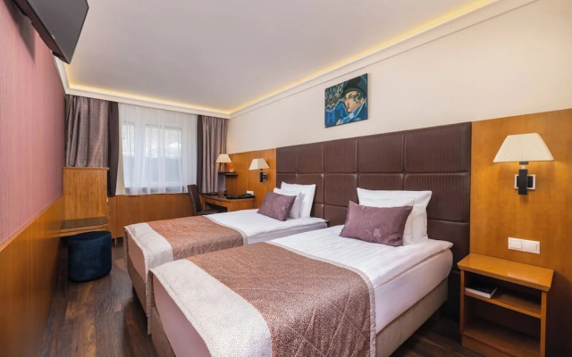 Carlton Hotel Buda Castle