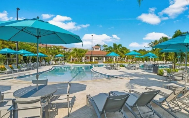 Penthouse Gem 3 Bedroom Condo by Redawning