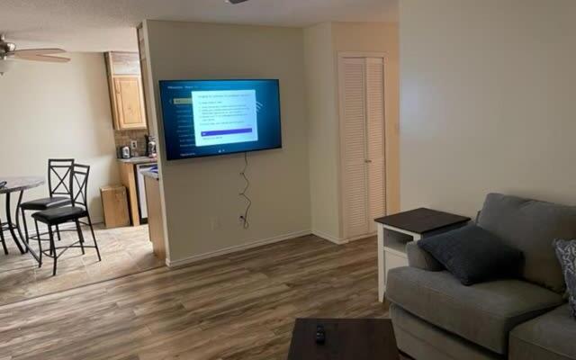 Comfortable downstairs 2 bed next to Fort Sill