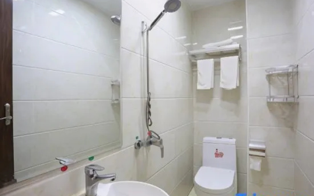 First class Express Hotel (Huanghua Airport store)