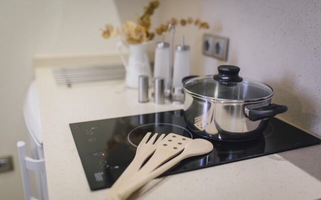 One&Lux Byron Suites