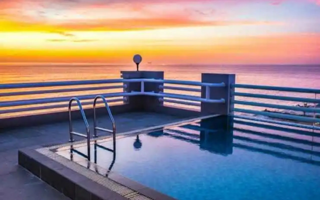 Ocean Beach Hotel Padang