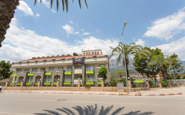 Rich Melissa Hotel