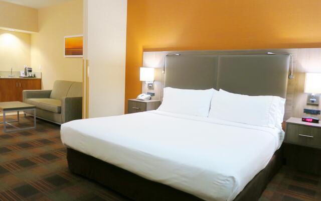 Holiday Inn Express & Suites Elk Grove Central - Hwy 99, an IHG Hotel