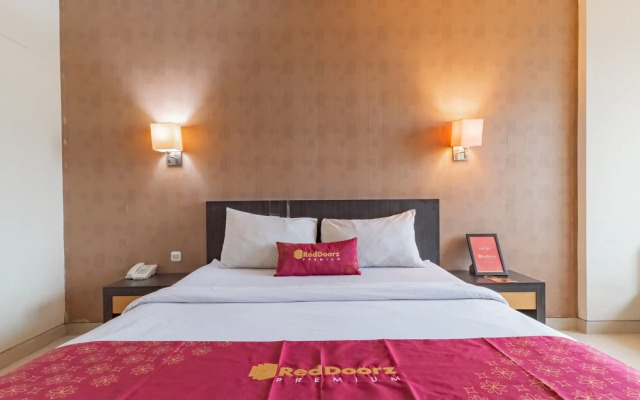 RedDoorz Premium near Paris Van Java Mall