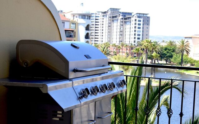 Island Club Hotel & Apartments