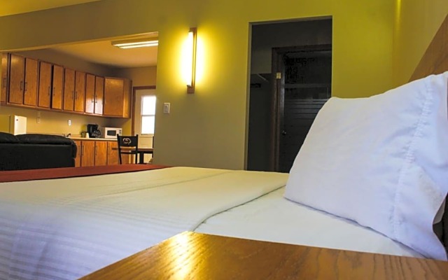 La Huerta Inn & Suites